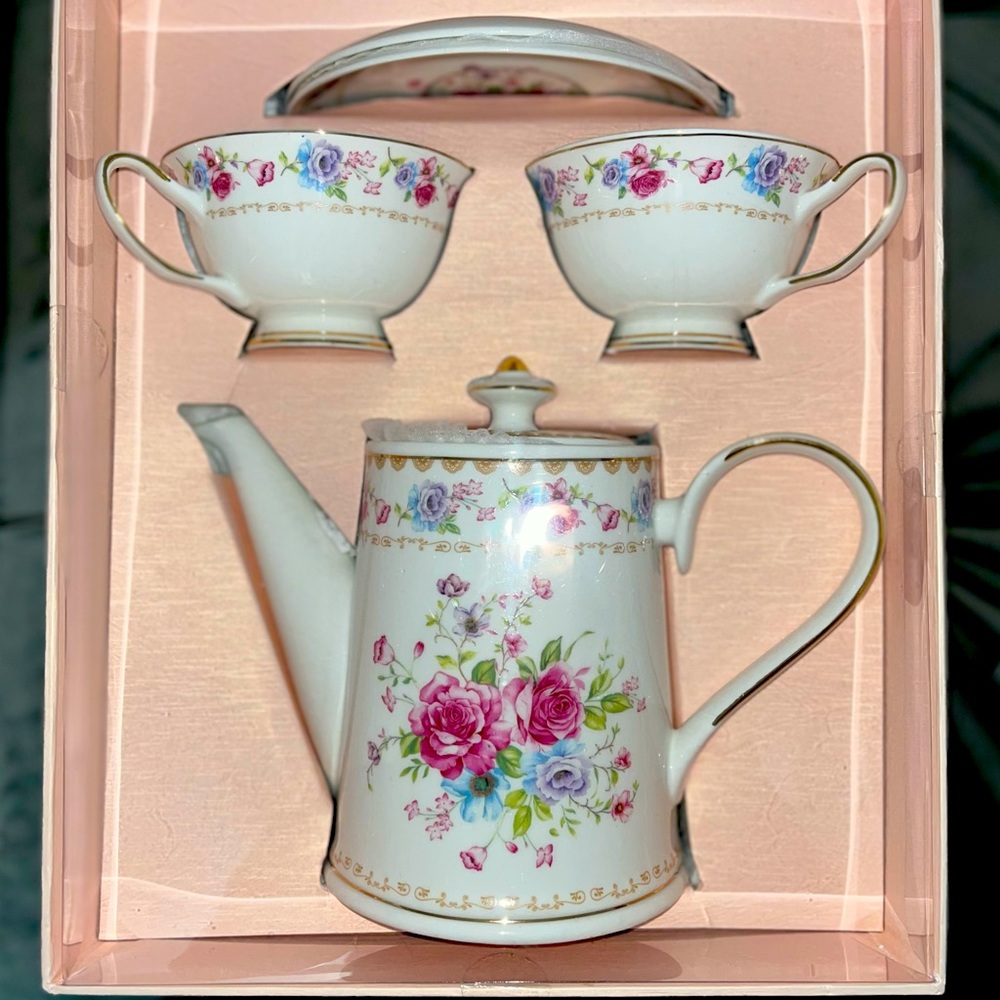 Grace's Teaware 6 Piece Rose in Original Pink Box